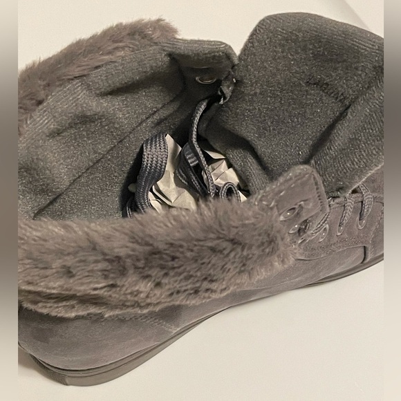 Faux Fur Gray Lace Up Style Wedge Insole Winter Boots Women’s various sizes NIB - Picture 10 of 14